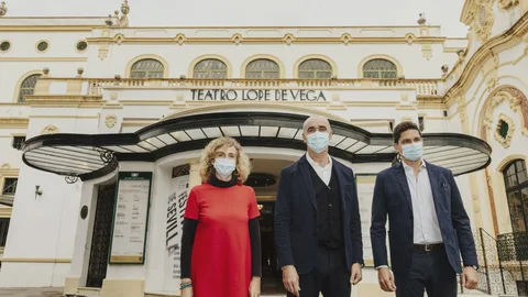 Carlos Forteza, a la derecha, junto a Antonio Muñoz e Isabel Ojeda