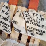 Placa dañada que fue retirada de la vivienda donde vivió Largo Caballero05/11/2020