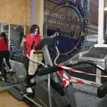 Gimnasio Cronos de PalenciaUna usuaria del gimnasio en una bicicleta eliptica
