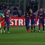 Los jugadores del Barcelona celebran el gol de Griezmann