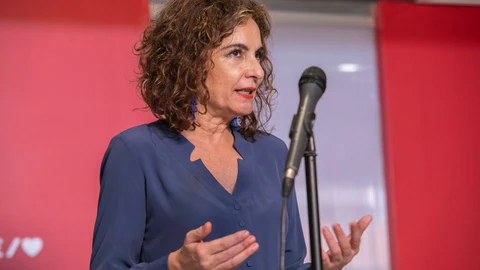 GRAF5619. MADRID, 07/11/2020.- La ministra de Hacienda y portavoz del Gobierno, María Jesús Montero, ha confiado este sábado en que el proyecto presupuestario para 2021 superará las enmiendas a la totalidad y ha animado a todos los grupos políticos a estudiar las cuentas y presentar enmiendas parciales. EFE/ PSOE/Eva Ercolanese/SÓLO USO EDITORIAL/NO VENTAS/NO ARCHIVO ? ? ? ?