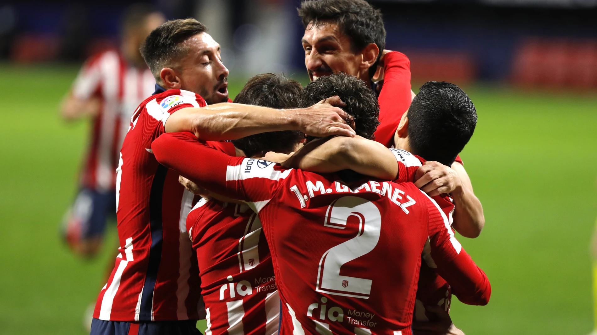 Los jugadores del Atlético celebran el gol de Joao Félix al Cádiz