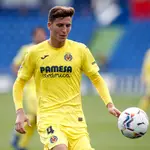 Pau Torres, central del Villarreal, se enfrenta hoy al Real Madrid