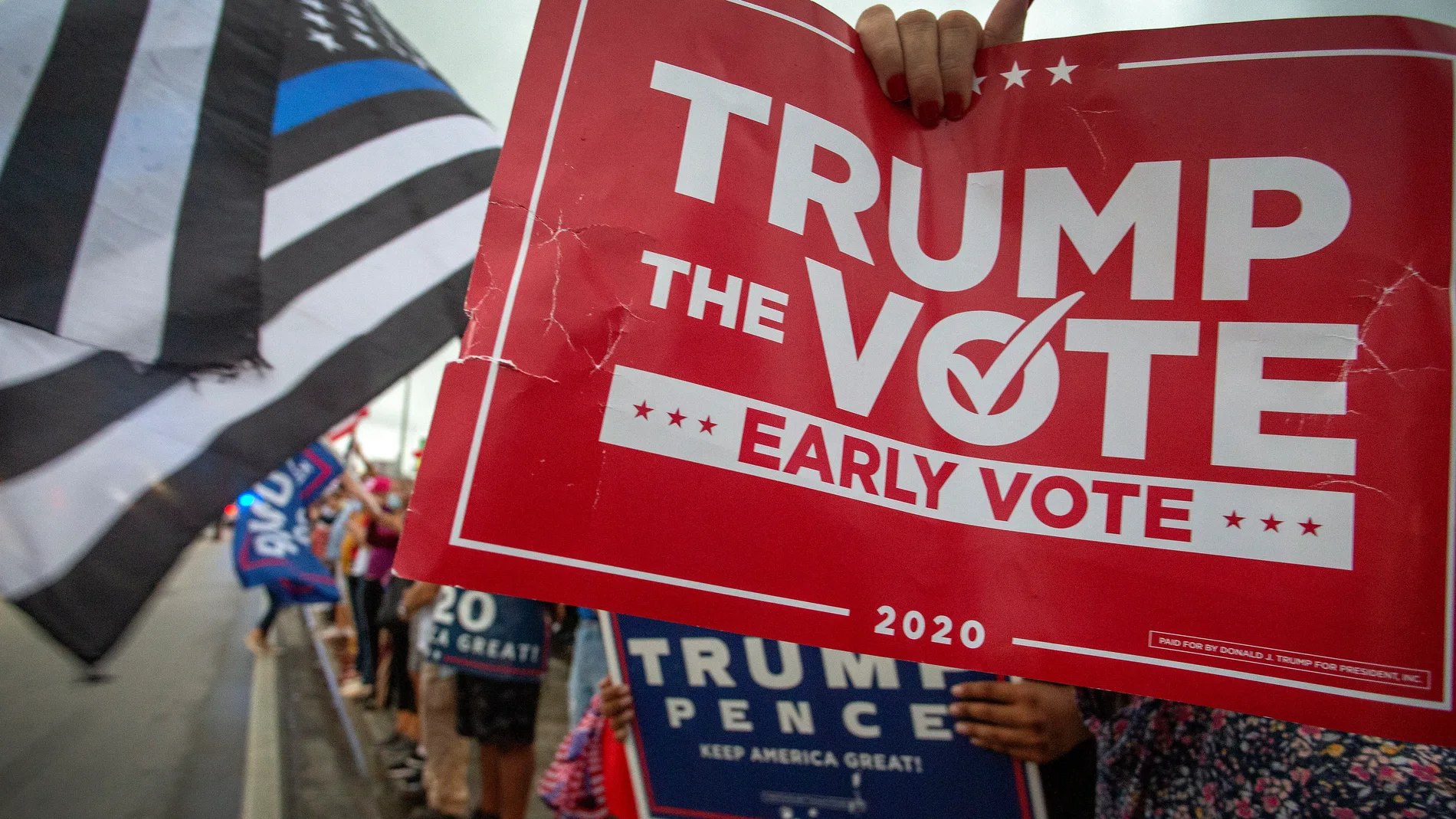 Los partidarios del Presidente de los Estados Unidos Donald Trump asisten a la protesta denominada "Stop the Biden steal"