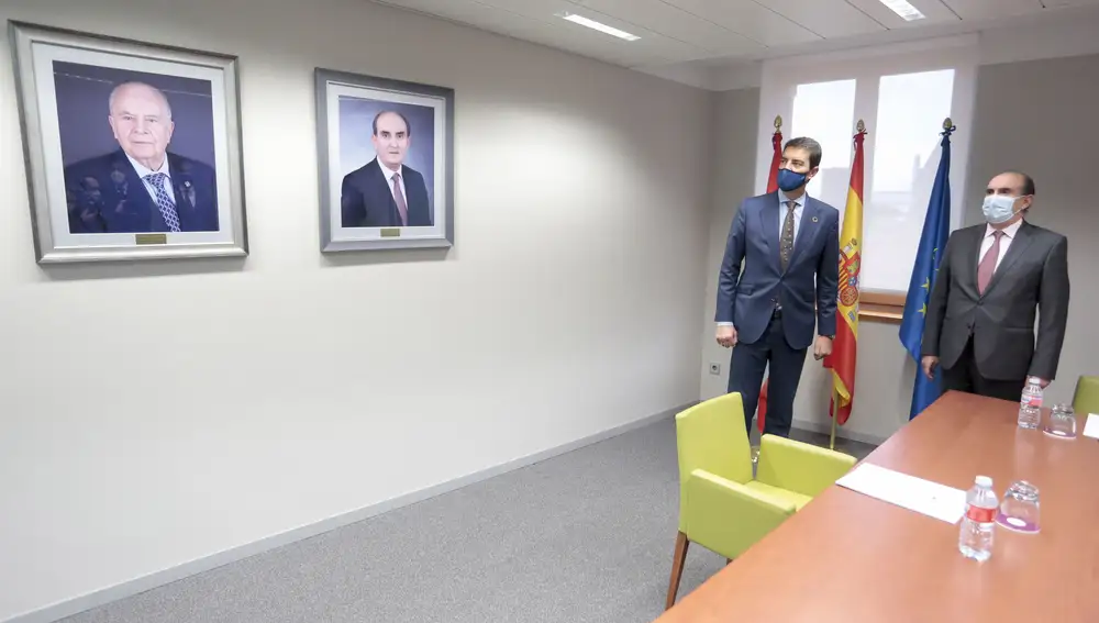 El consejero de Presidencia, Ángel Ibáñez, mantiene una reunión con el Procurador del Común, Tomás Quintana
