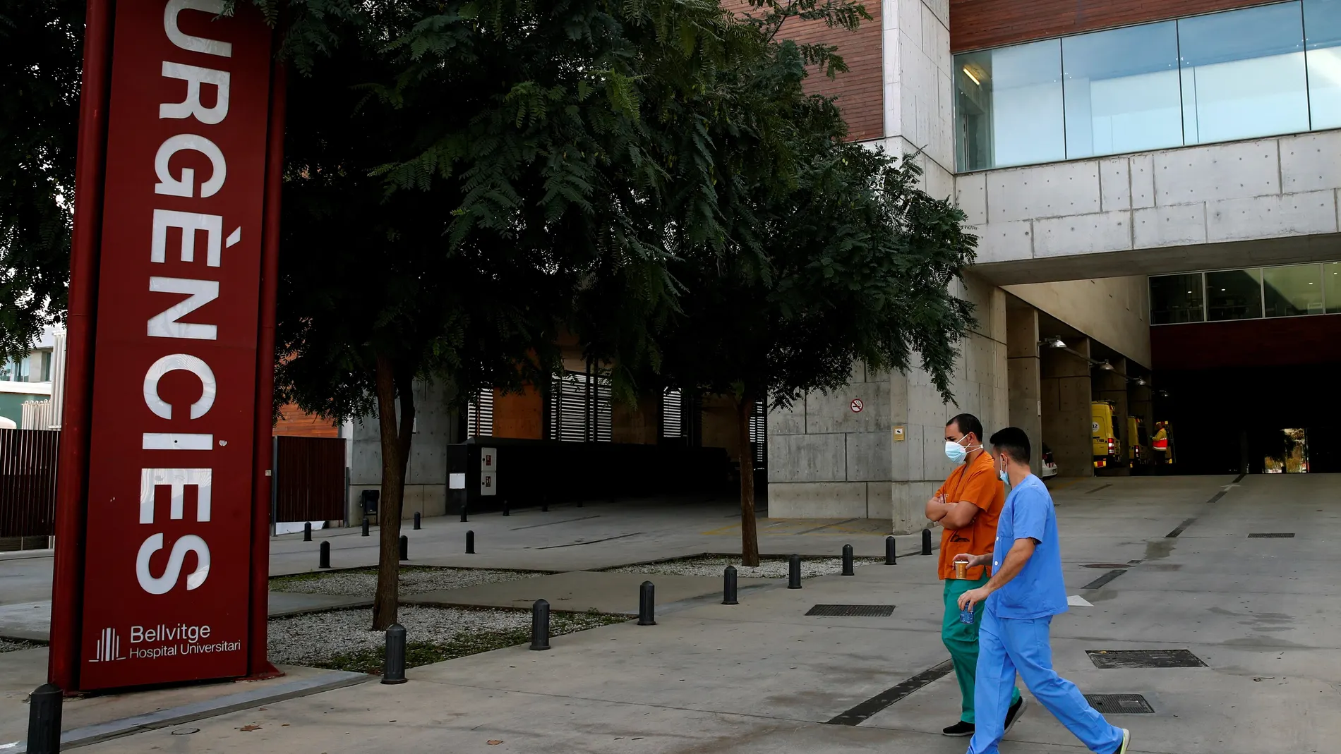 Entrada de la zona de urgencias del Hospital de Bellvitge (Barcelona).