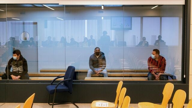 Los tres acusados -Mohamed Houli Chemial, Driss Oukabir y Said Ben Iazza, durante una sesión del juicio por los atentados de Barcelona y Cambrils