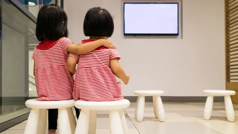 La nueva Ley audiovisual protege más o menos a los menores