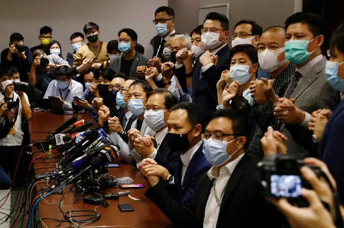China fuerza la dimisión de la oposición en Hong Kong