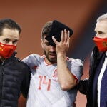 Gayà se fue del Johan Cruyff Arena sangrando por una ceja