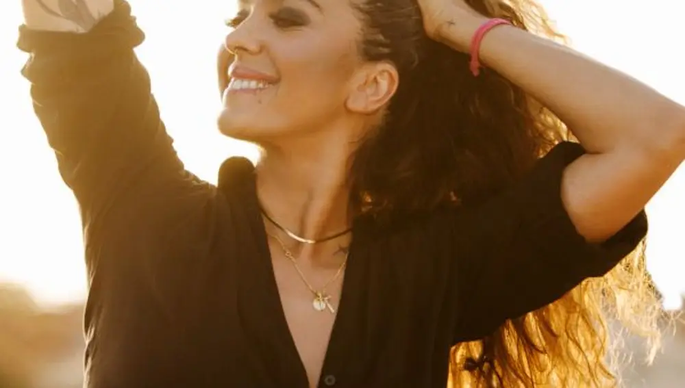 La cantante Alba Molina publica "El beso"