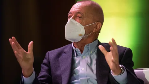 El escritor Arturo Pérez Reverte