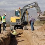 Inicio de los trabajos de prospección y localización de fosas comunes en el terreno que ocupaba el campo de concentración franquista de Albatera donde fueron represaliadas alrededor de 20.000 personas republicanas prisioneras.