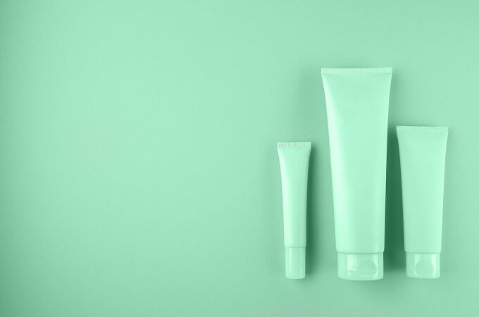 Cada vez más personas escogen la cosmética natural y ecológica gracias a los múltiples beneficios que tiene tanto para el medio ambiente como para la salud en general.