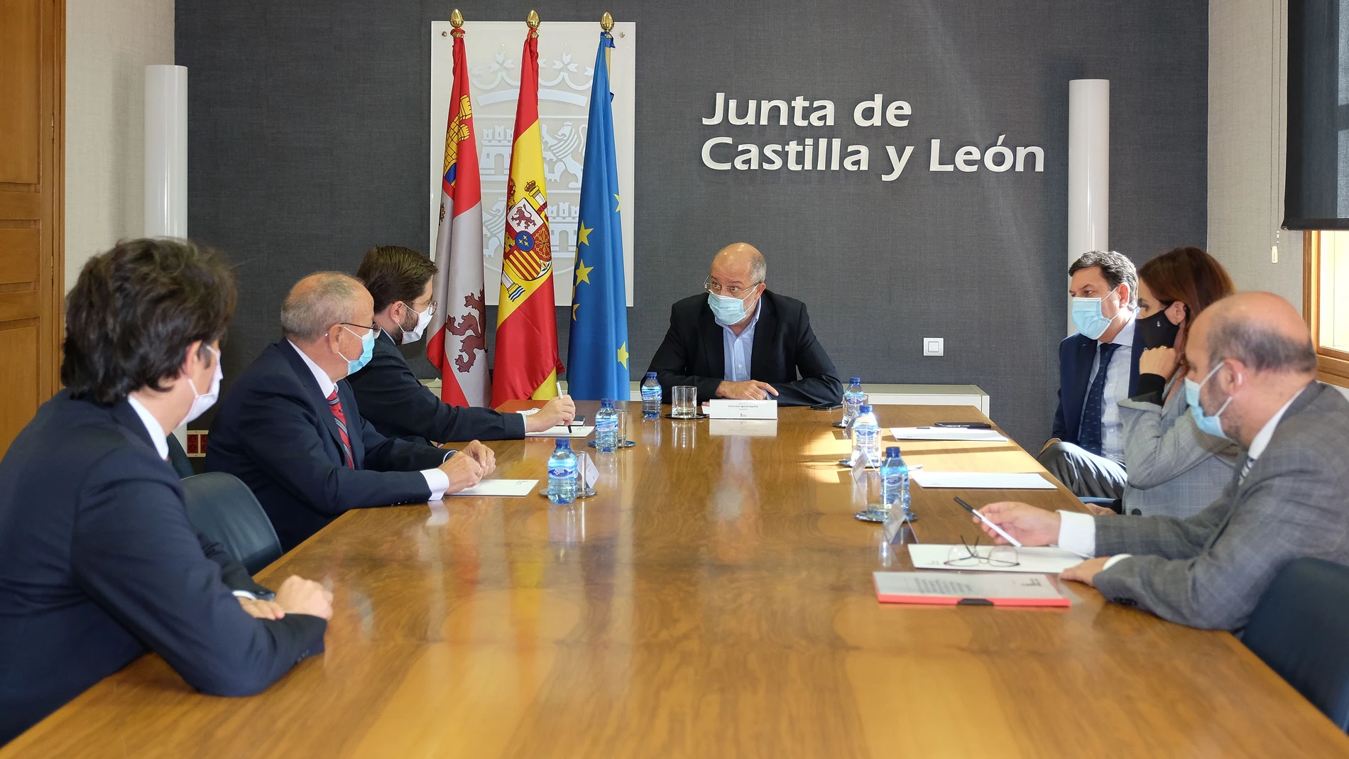 El vicepresidente Francisco Igea y el consejero Carlos Fernández Carriedo se reúnen con el secretario de Estado de la España Global, Manuel Muñiz