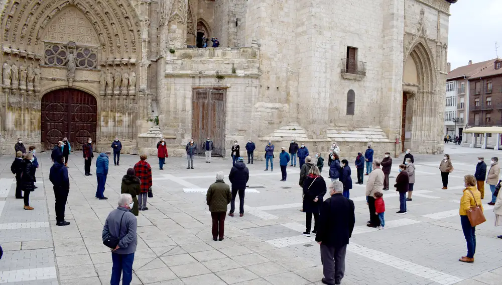 'Círculo del Silencio' desarrollado en la Plaza de la Inmaculada con motivo de la Jornada Mundial de los Pobre