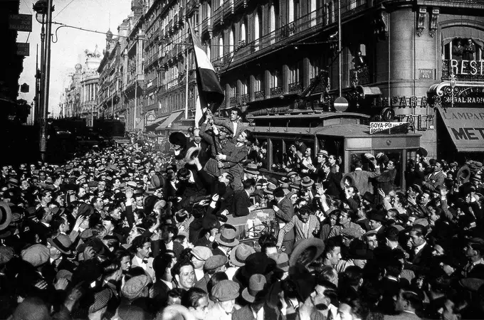 Franco, Sanjurjo y Millán Astray en el día que se proclamó la República