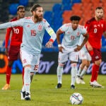 Sergio Ramos, en el momento de lanzar uno de los penaltis que falló ante Suiza