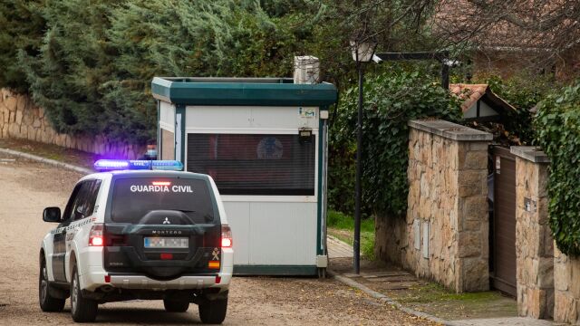 Dispositivo policial a las puertas de la vivienda del vicepresidente Pablo Iglesias y la ministra Irene Montero