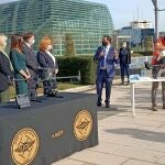 El presidente de la Generalitat, Ximo Puig, junto a otros miembros del Consell y la delegada del Gobierno, Gloria Calero, presiden los vuelos experimentales con drones de material sanitario.