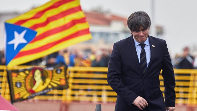 El expresidente de la Generalitat Carles Puigdemont, durante el acto político celebrado este sábado en un parque de la localidad francesa de Perpiñán con la asistencia de distintas personalidades del mundo independentista.