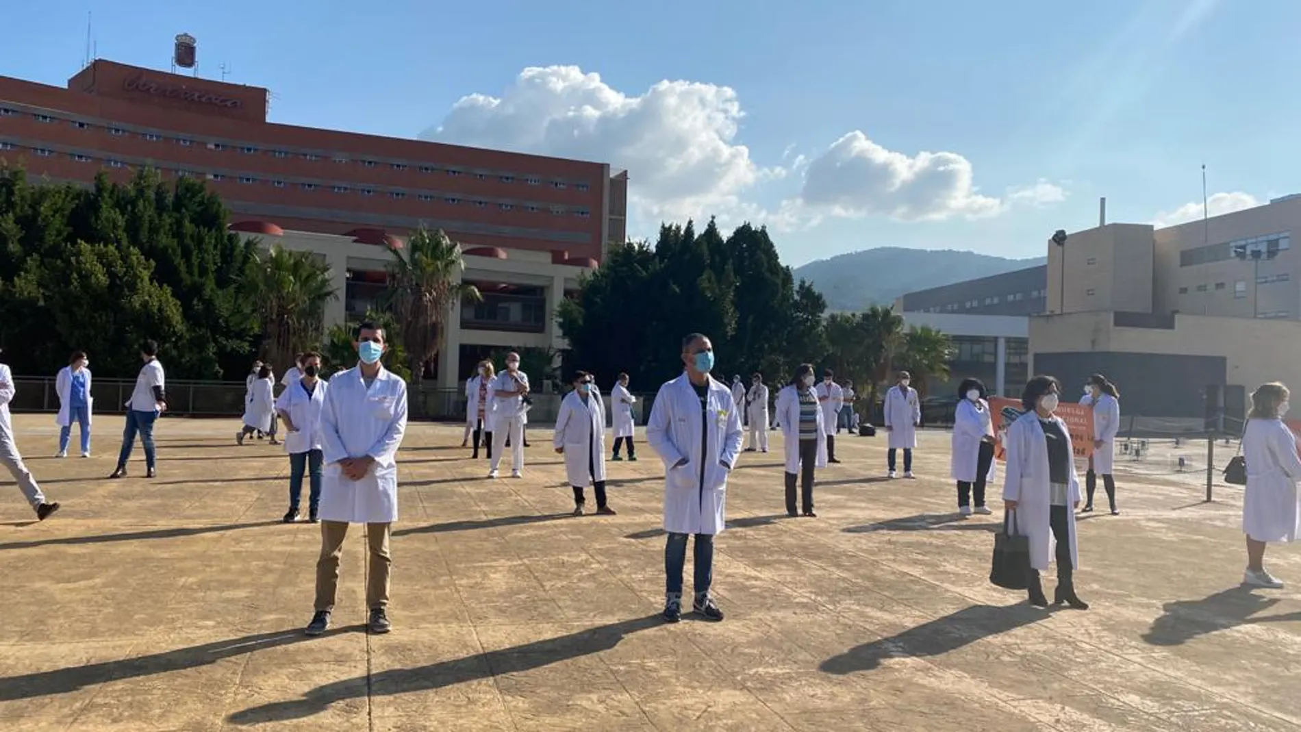 Protestas del Sindicato Médico CESM en el helipuerto del Hospital Virgen de la Arrixaca