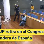 La CUP retira la bandera de España en el Congreso para evitar la foto con ella
