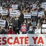 Miles de hosteleros reclaman un plan de ayudas directas para salvar sus negocios
