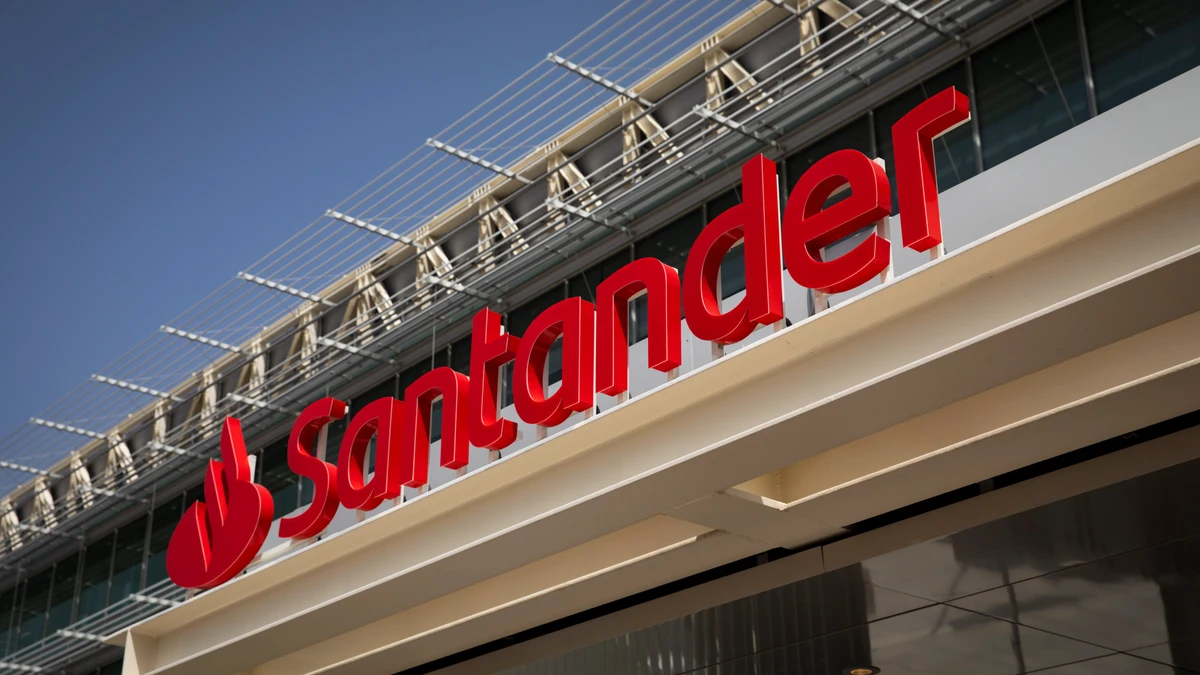 Banco Santander alerta de un hackeo a datos de sus clientes en España