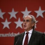 El consejero de Sanidad de la Comunidad de Madrid, Enrique Ruiz Escudero, durante la rueda de prensa