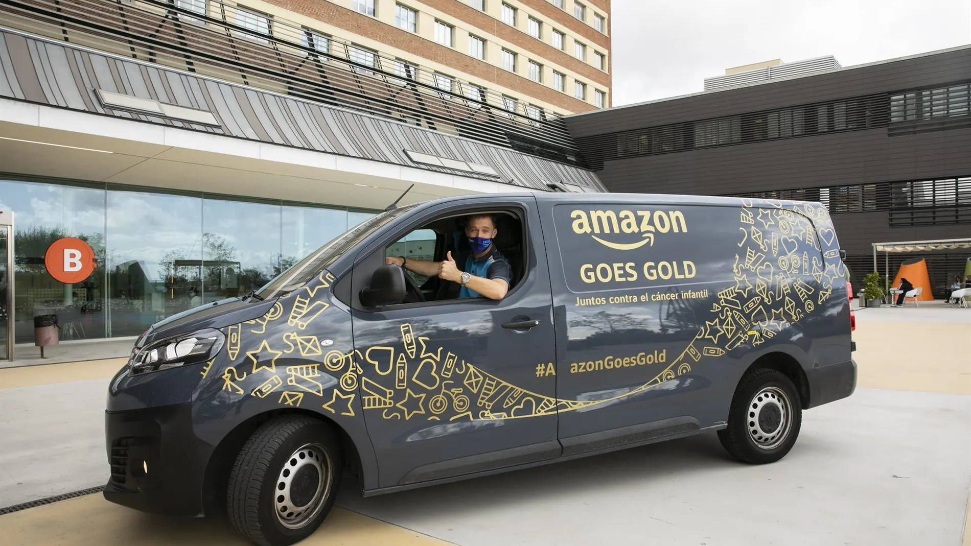 Una furgoneta de distribución de Amazon