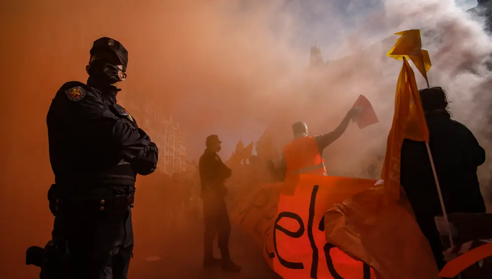 Manifestación en frente del Congreso contra la ley Celaa de educación.