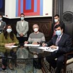 PSPV y Compromís firman con Cs el acuerdo por el que este grupo se abstendrá en la votación de los presupuestos municipales