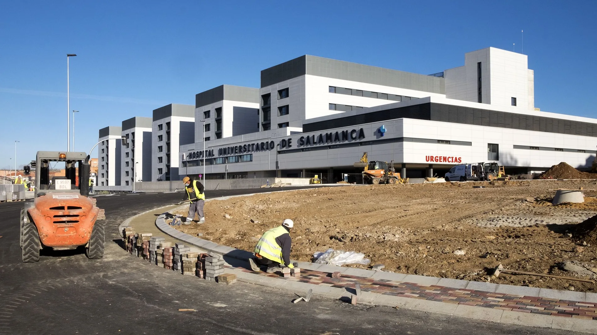 Obras del nuevo vial del Hospital de Salamanca