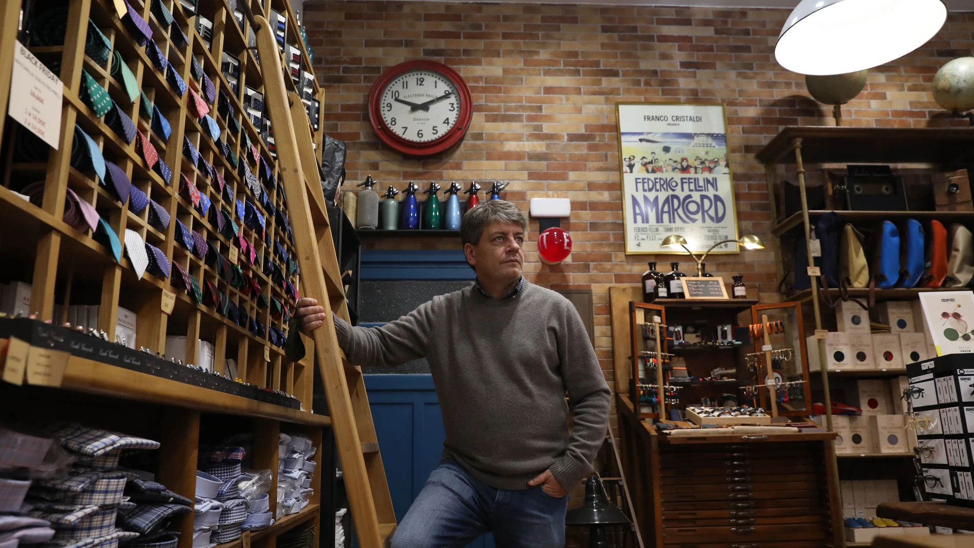 Federico Belli abrió su tienda de regalos estilo vintage hace tres años en el número 47 de la calle Don Ramón de la Cruz.