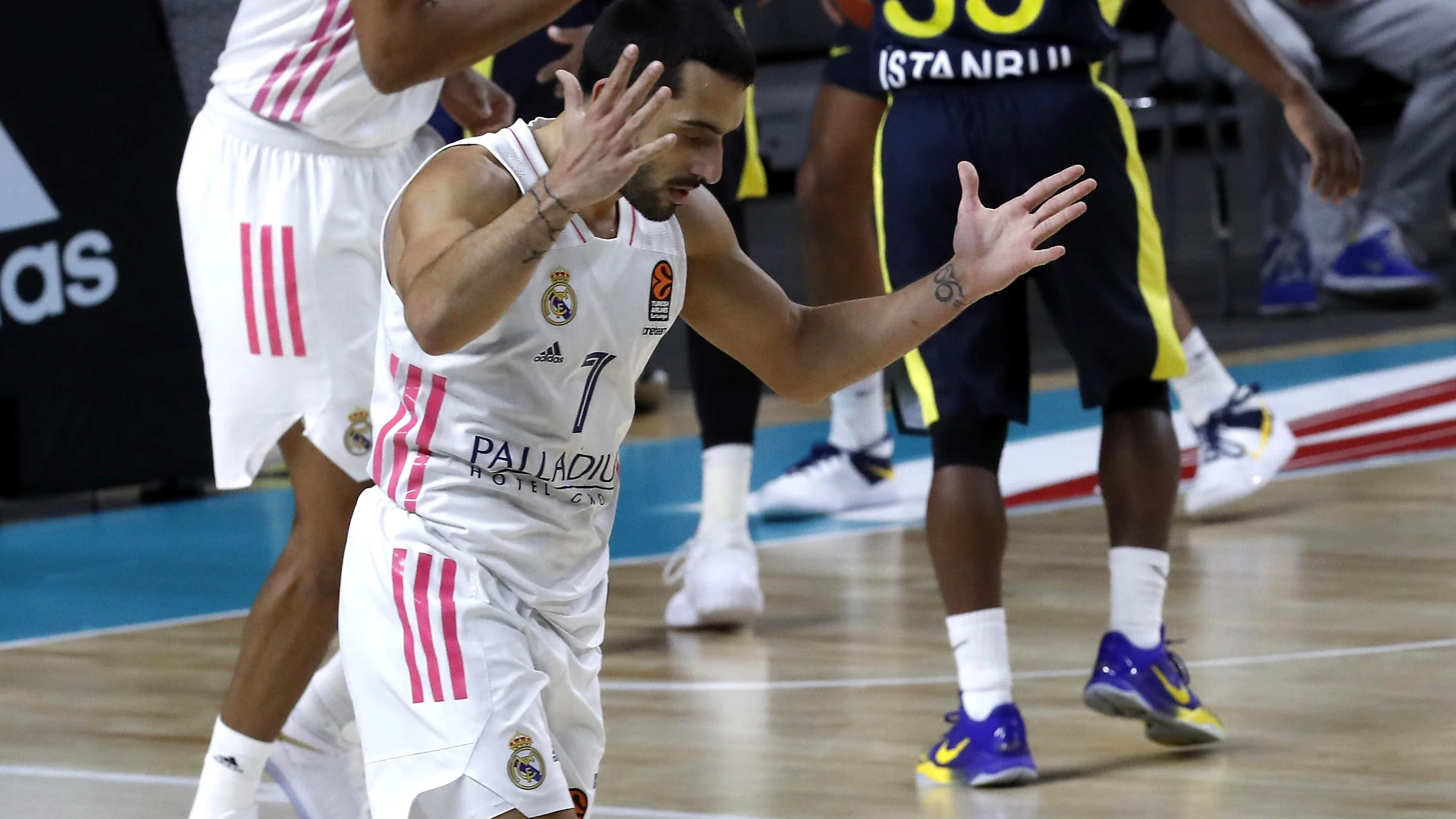 Facundo Campazzo, en un momento del partido de Euroliga entre el Real Madrid y el Fenerbahçe