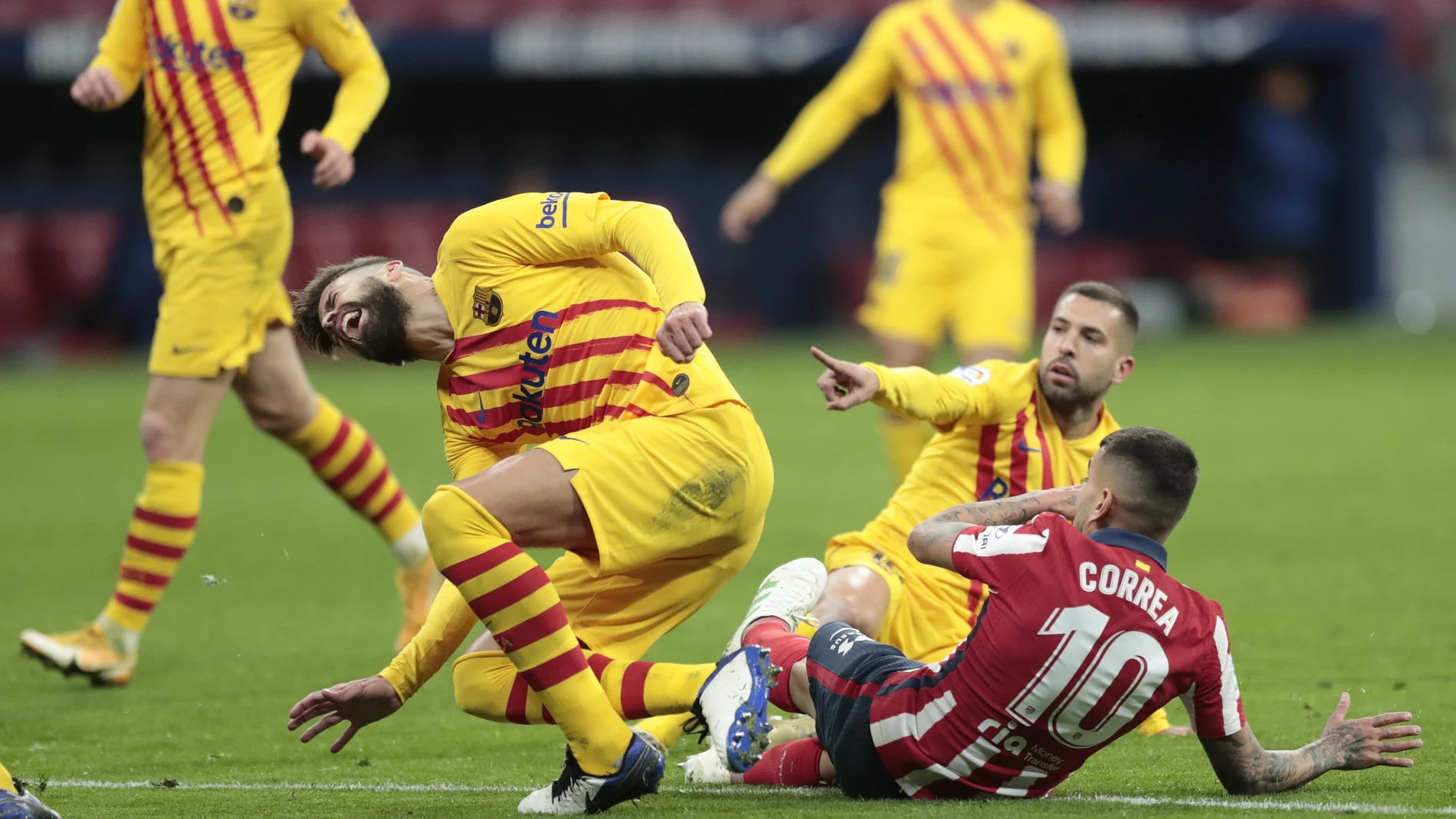 Piqué, tras caer Correa encima