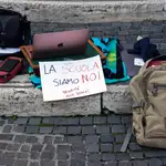 Estudiantes de Roma protestas contra la educación a distancia por el coronavirus