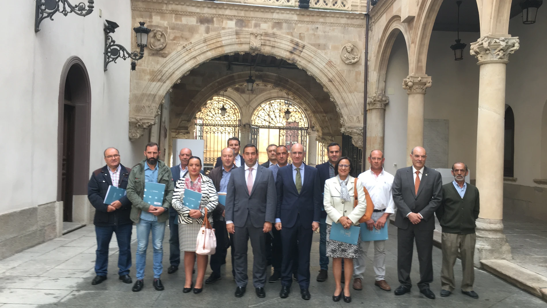 Entrega de inventarios el pasado año por parte del presidente de la Diputación de Salamanca, Javier Iglesias