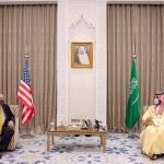 U.S. Secretary of State Mike Pompeo meets with Saudi Crown Prince Mohammed bin Salman during his visit to the country, in Riyadh, Saudi Arabia, November 22, 2020. Picture taken November 22, 2020. Bandar Algaloud/Courtesy of Saudi Royal Court/Handout via REUTERS ATTENTION EDITORS - THIS PICTURE WAS PROVIDED BY A THIRD PARTY