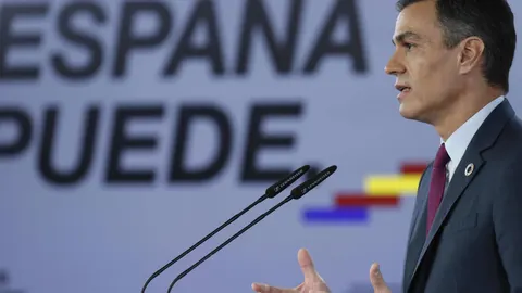 El presidente del Gobierno, Pedro Sánchez, en rueda de prensa ofrecida esta tarde en el Palacio de La Moncloa tras participar en la cumbre telemática del G20 organizada por Arabia Saudí
