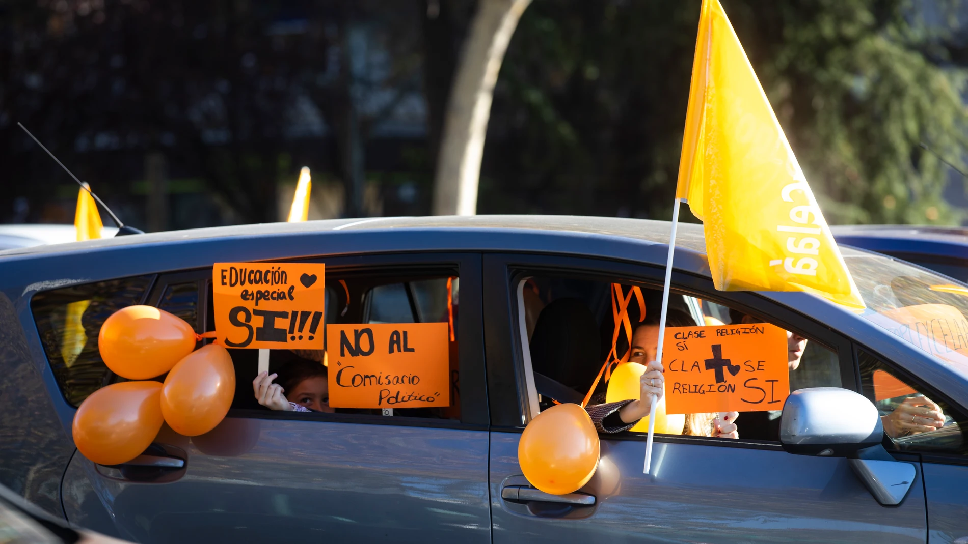 Manifestación en el centro de Madrid contra la Ley Celaa de educación. Centenares de coches protestan por la nueva Ley de educación aprobada esta semana en el Congreso.