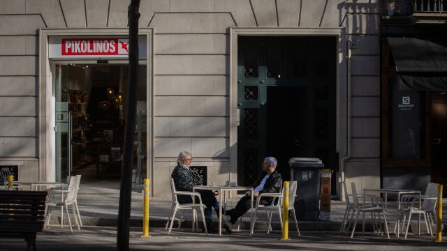 Una de las nuevas terrazas en la calzada de Barcelona