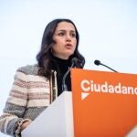 La presidenta de Ciudadanos, Inés Arrimadas, en rueda de prensa en la sede del partido.