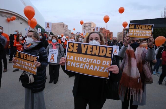Concentración en Valladolid en contra de la Ley Celaá