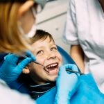 Niño en la consulta del dentista