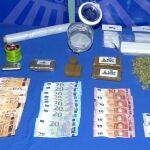 Droga, dinero y materiales incautados en la vivienda de Salamanca