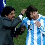 Messi y Maradona, juntos en el Mundial de 2010