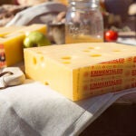 El queso suizo Emmentaler AOP puede ayudar a mejorar el sistema inmunológico, según un estudio de Agroscope