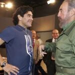 Diego Armando Maradona, junto a Fidel Castro